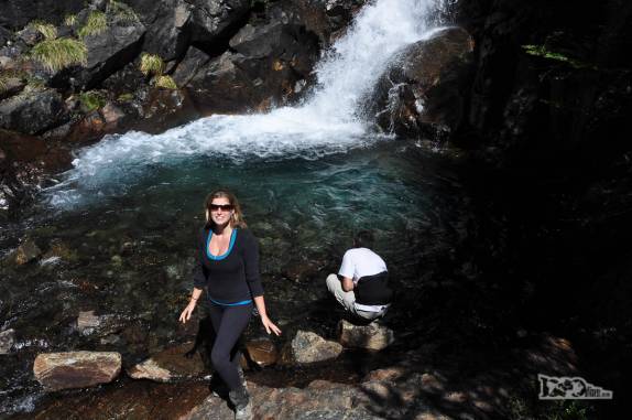 Cachoeira linda, mas de águas geladas, já bem próximos do Refúgio San Martín, no lago Jakob, na região de Bariloche, na Argentina